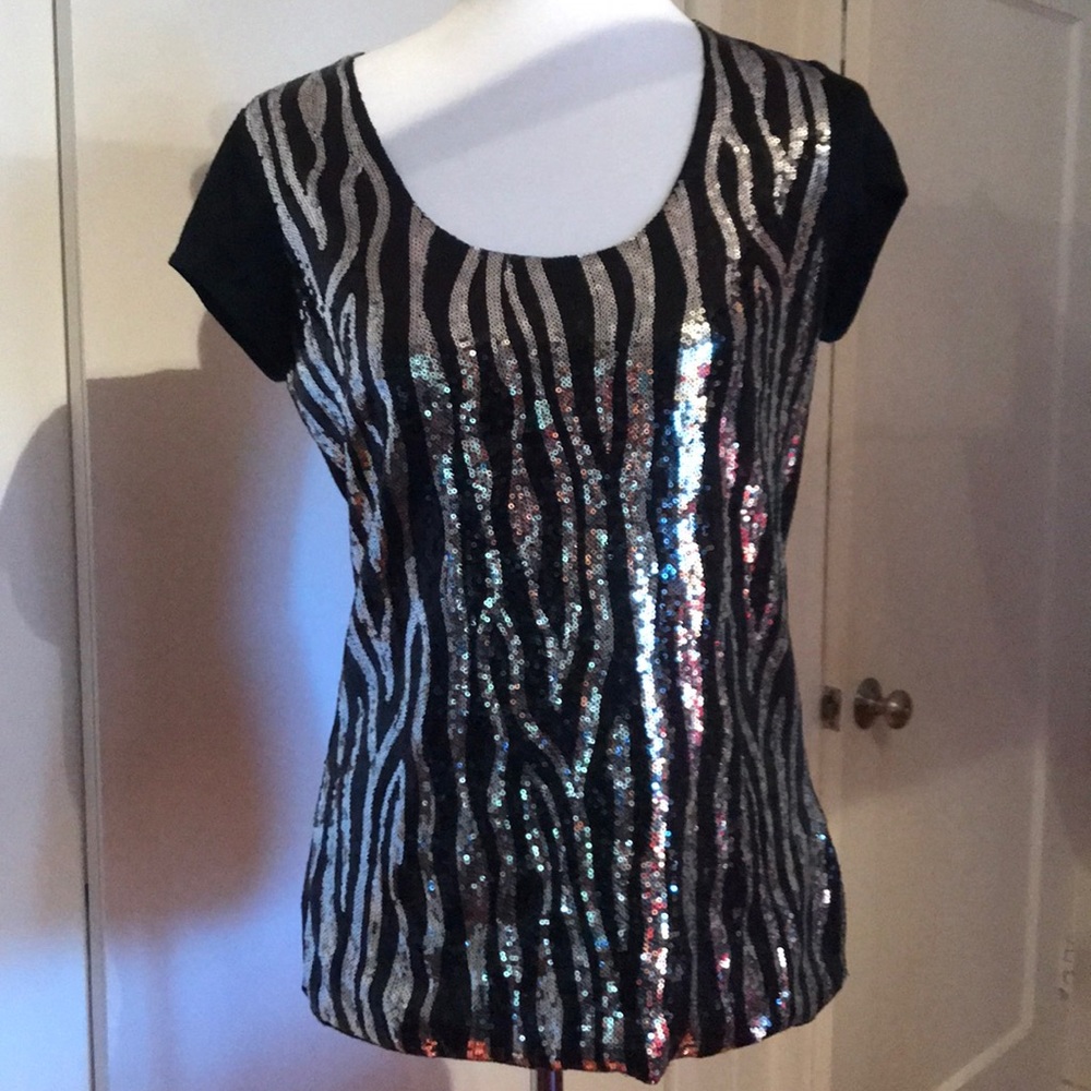 Tshirt with a lot of pop sequence